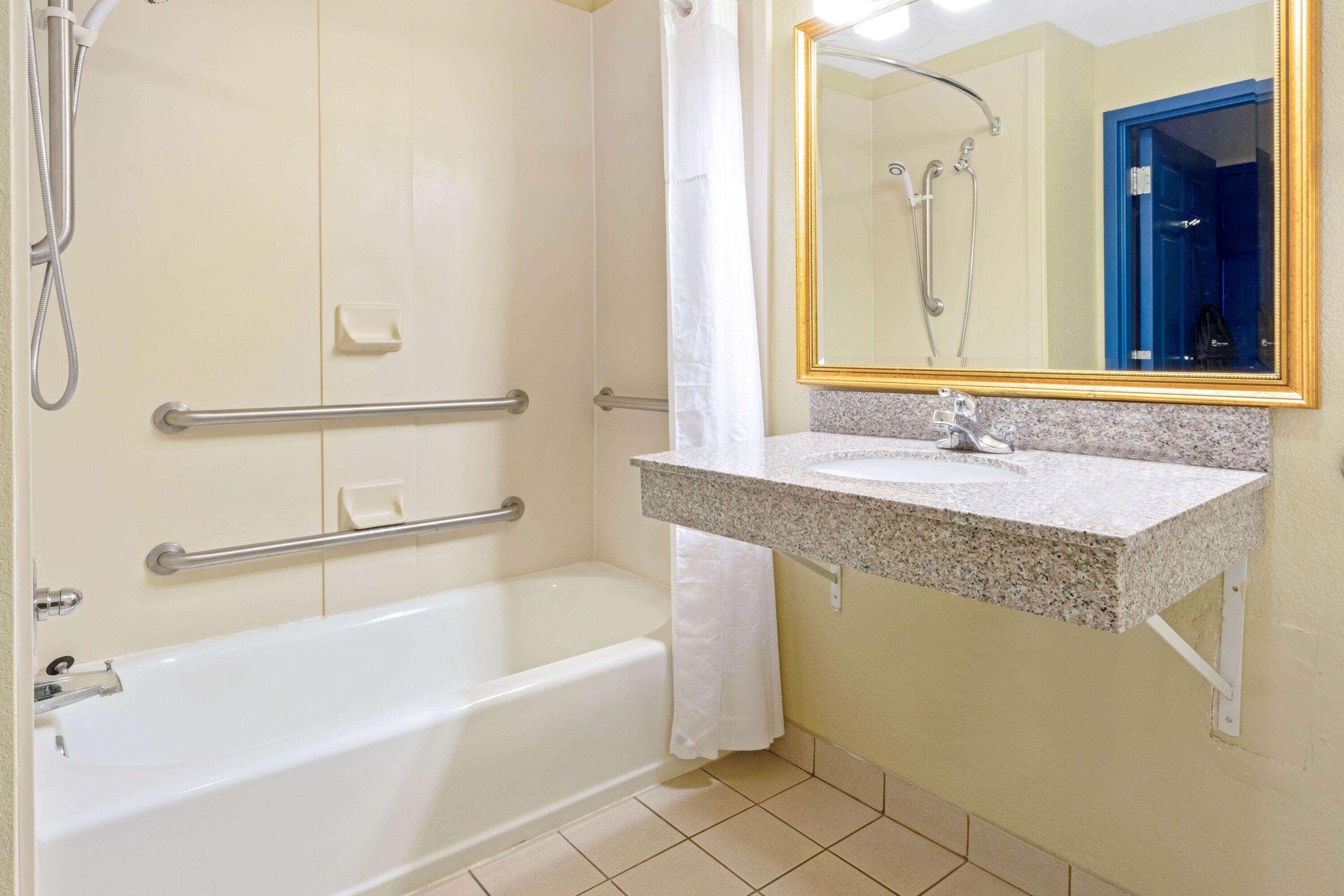 La Quinta By Wyndham Shawnee Hotel Luaran gambar
